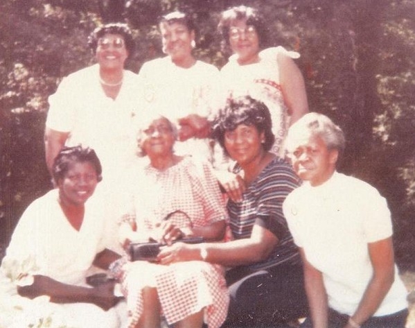 Lola with her mother and sisters