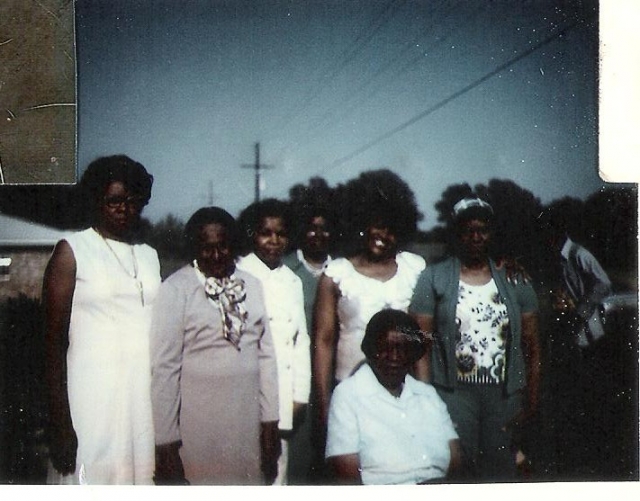 Lillie Freeman-Richardson with daughters & daughters-in-law